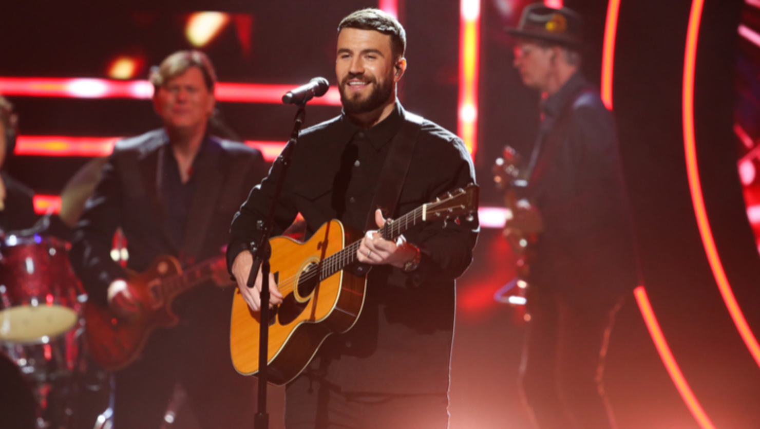 Sam Hunt Sings Reba McEntire's 'Fancy' At CMT Artists Of The Year Awards