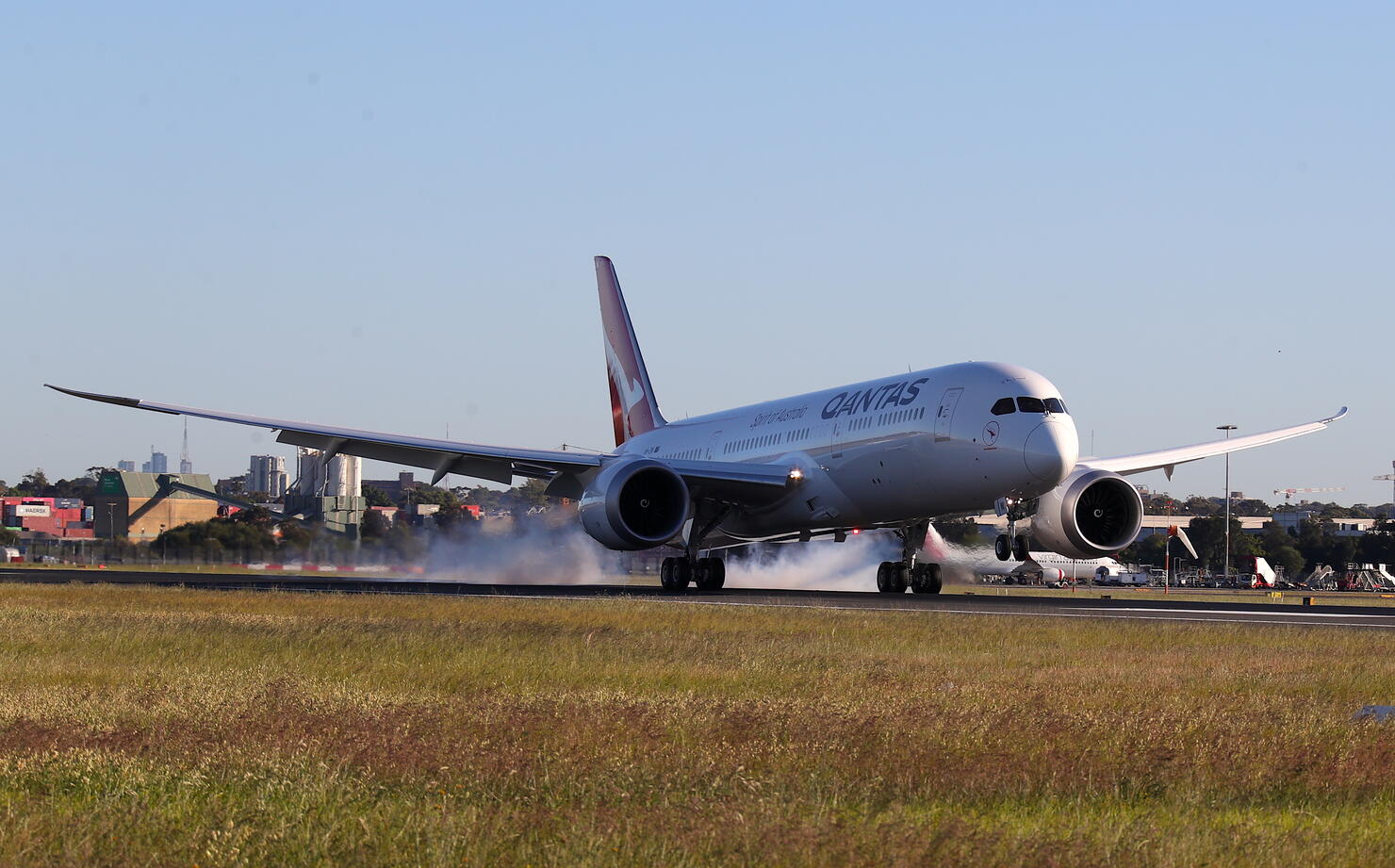 Qantas Completes First Commercial Flight Direct From New York To Sydney 