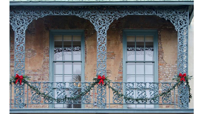 Holiday Windows in Charleston