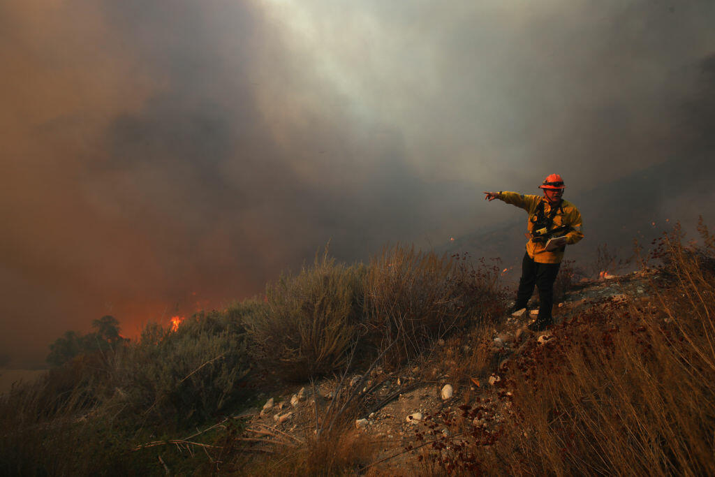 Tick Fire Jumps 14 Freeway, New Evacuations Ordered - Thumbnail Image