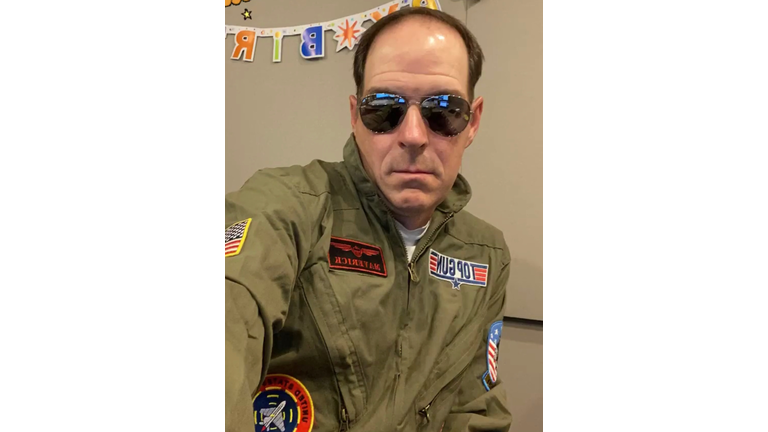 Froggy as Maverick from Top Gun