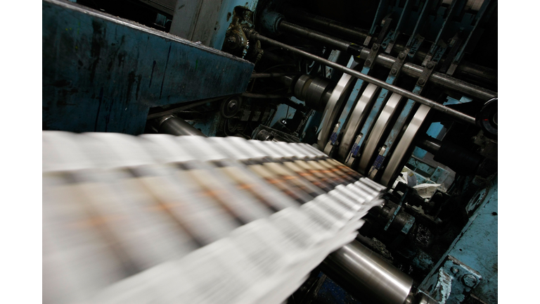 Dwindling Newspaper Sales Echo Through Economy