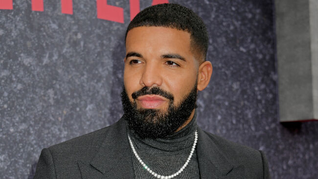 Drake Buys $800,000 Heart-Shaped Diamond Ring For His Birthday: Report ...