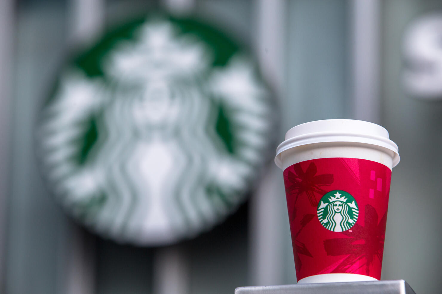 Starbucks Released 4 New Holiday Cups & They're So Merry  Starbucks  christmas cups, Paper cup design, Holiday cups