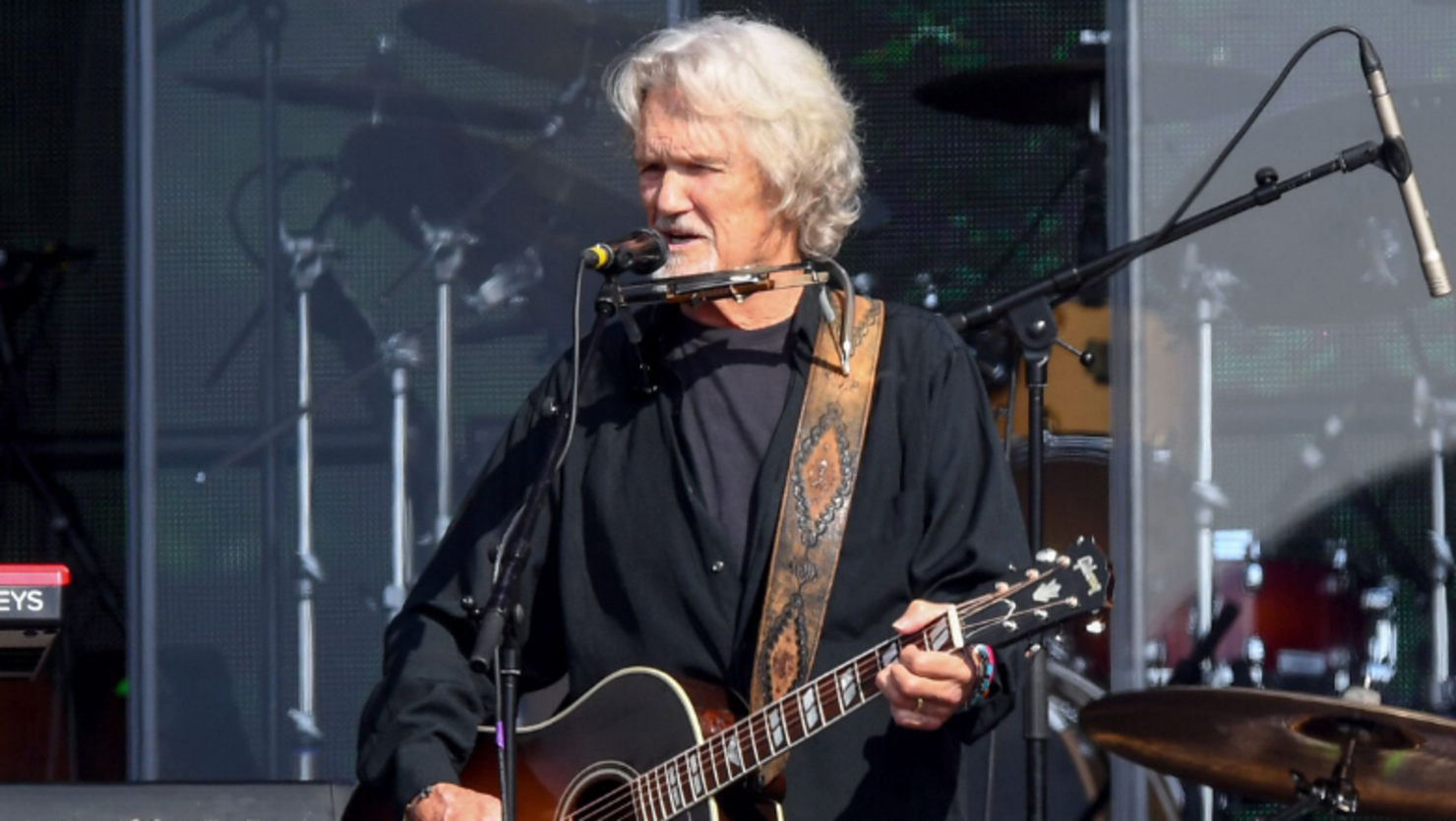 Kris Kristofferson To Receive CMA Lifetime Achievement Award