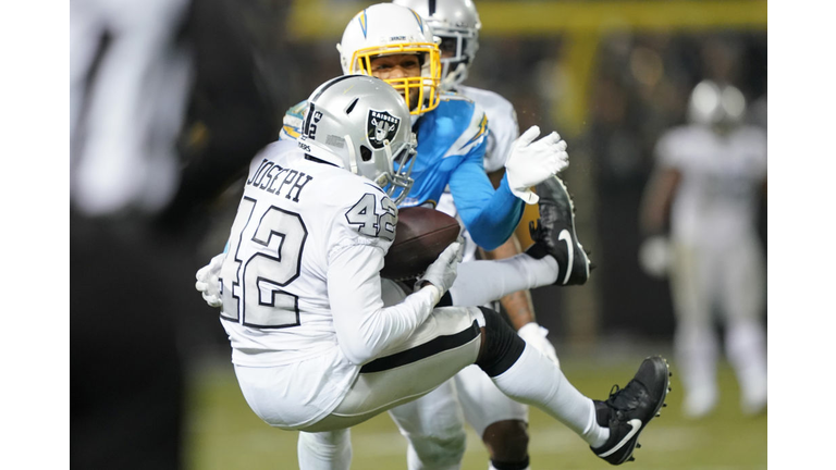 Los Angeles Chargers v Oakland Raiders