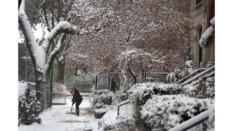 Snow And Low Temperatures Usher In Winter In Chicago