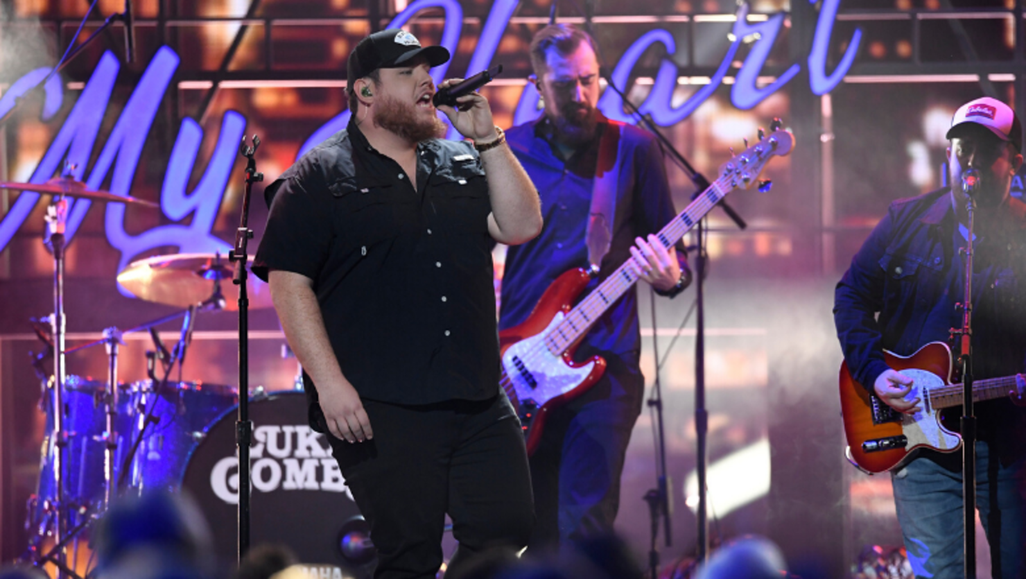 Luke Combs Delivers Rowdy 'Beer Never Broke My Heart' At 2019 CMA Awards