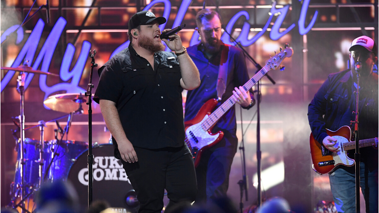 Luke Combs Delivers Rowdy 'Beer Never Broke My Heart' At 2019 CMA Awards