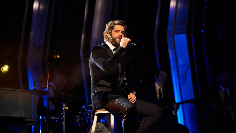 Thomas Rhett Delivers Heartfelt 'Remember You Young' At 2019 CMA Awards