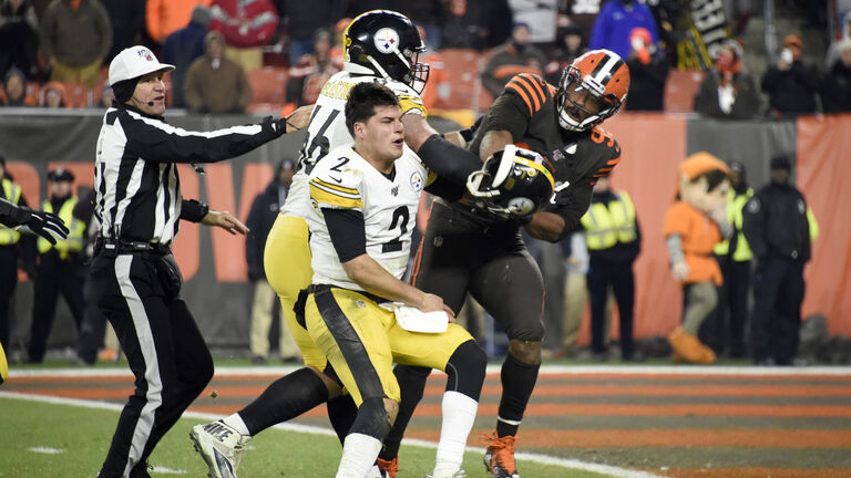 Pittsburgh Steelers v Cleveland Browns