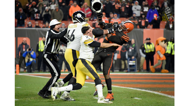 Pittsburgh Steelers v Cleveland Browns