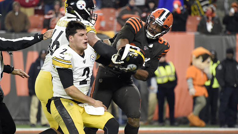 Garrett loses cool, hits Steelers QB with helmet in brawl