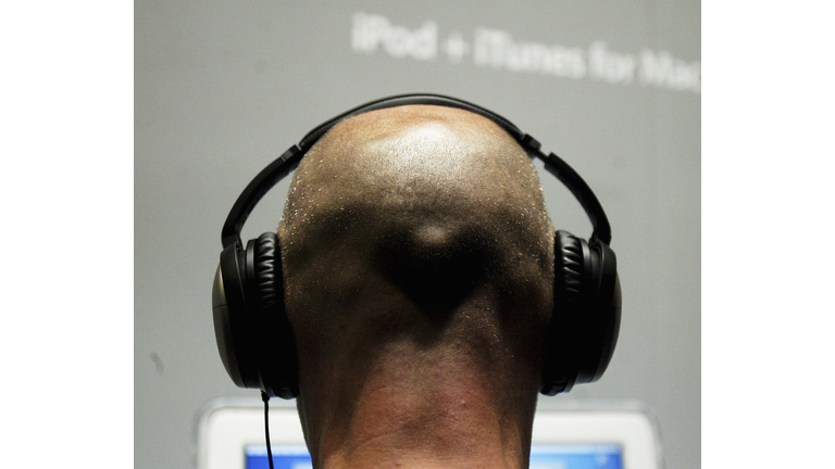 Apple Launch iTunes Music Store In London