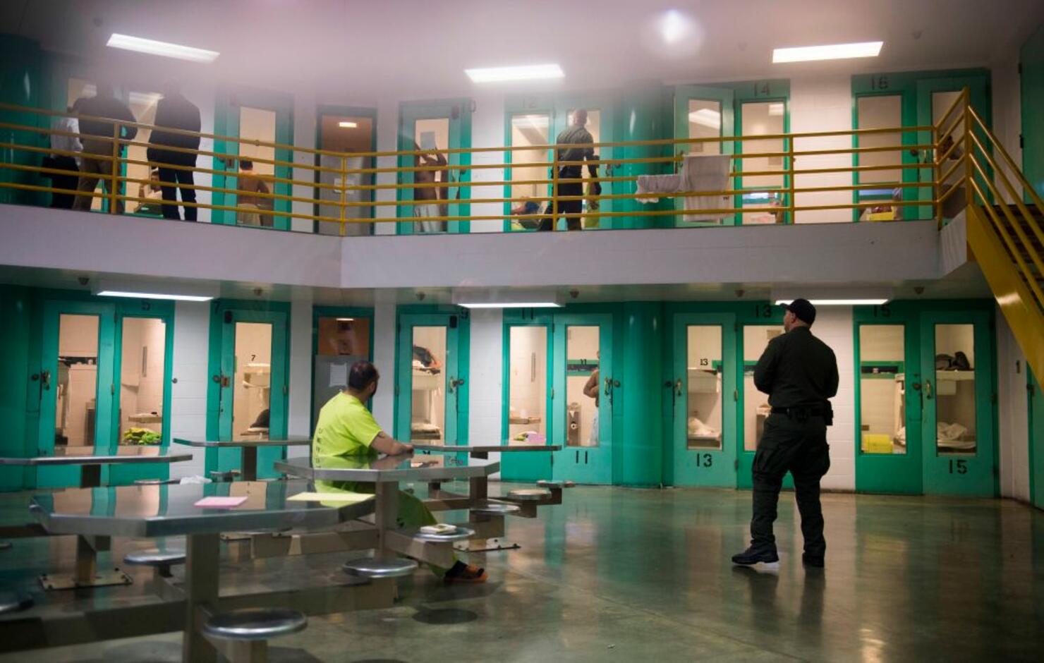 TOPSHOT-US-IMMIGRATION-DENTION-CENTER-ICE