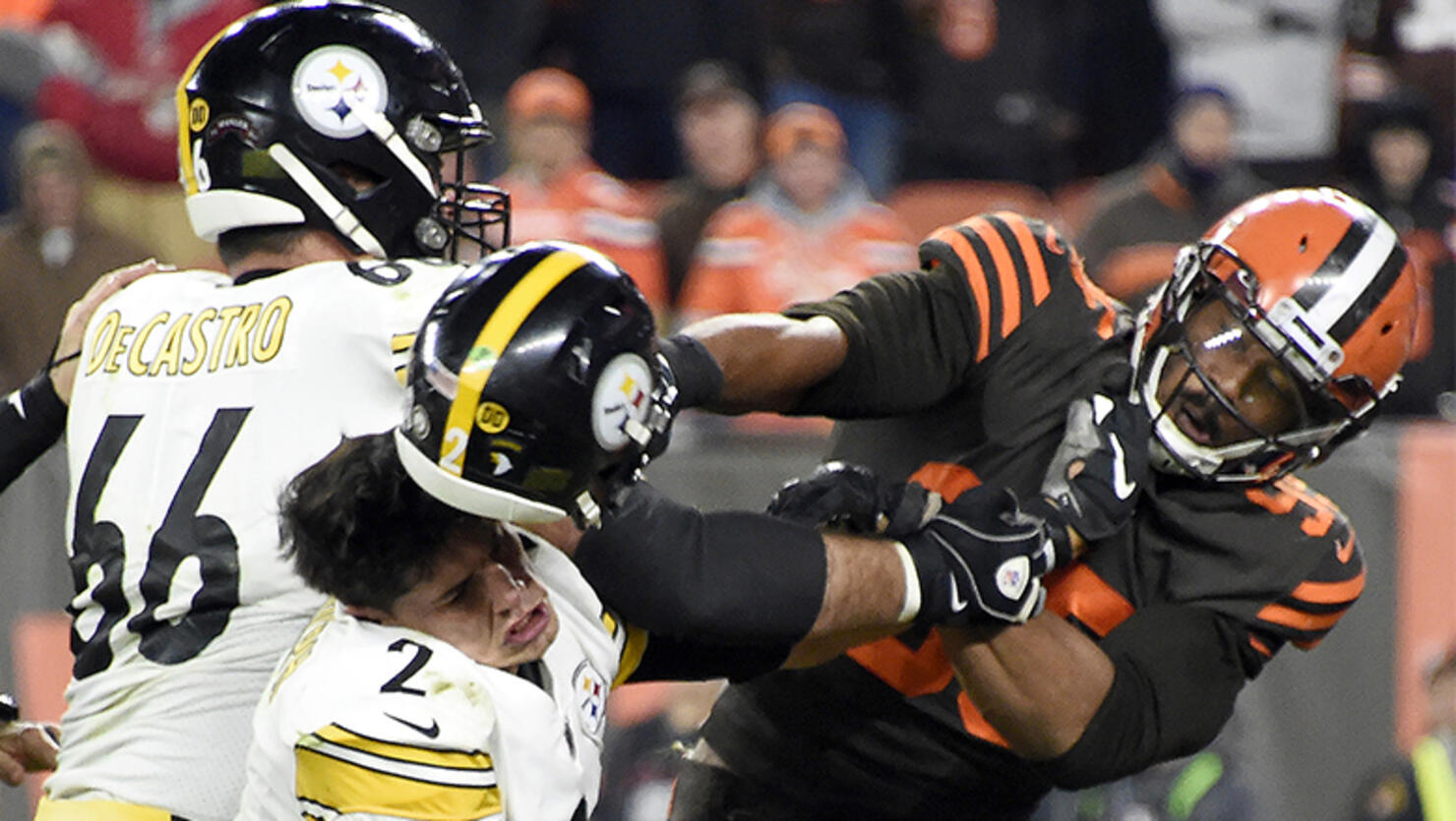 Pittsburgh Steelers v Cleveland Browns
