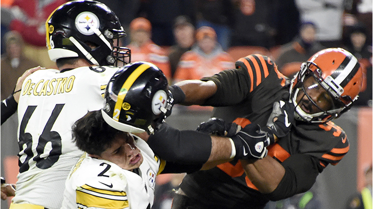 Pittsburgh Steelers v Cleveland Browns