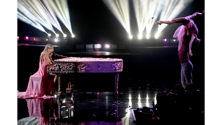 2019 American Music Awards - Fixed Show