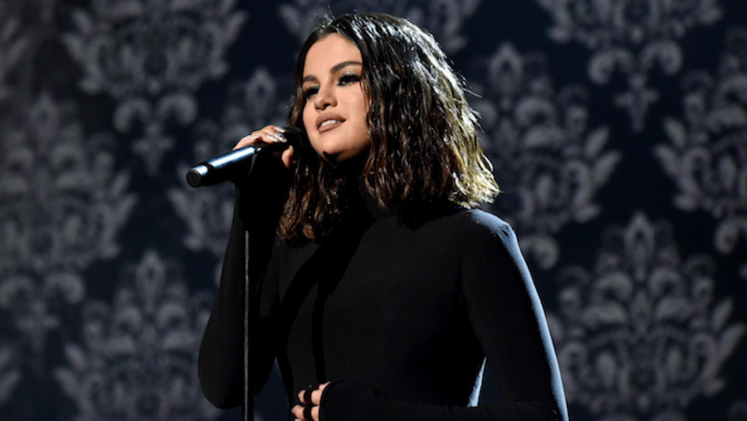 2019 American Music Awards - Roaming Show And Backstage
