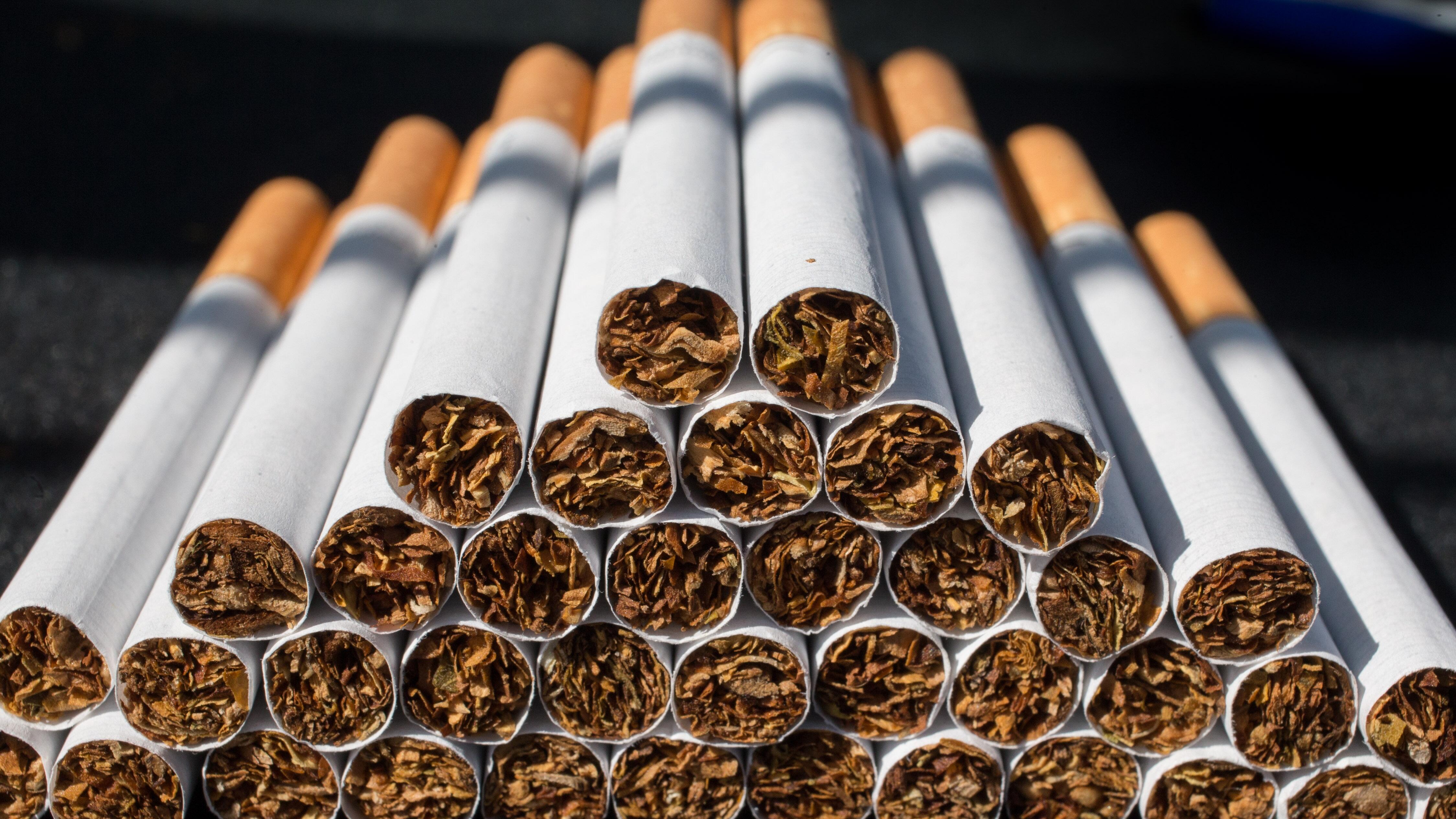 Табачные изделия swag. Табачные изделия. Маркировка сигарет. Табачная продукция. Бутафорские сигареты.