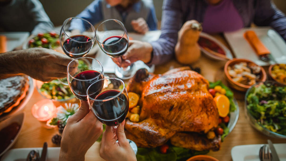 Pepsi Turkeytron Sweepstakes: Watch Football During Thanksgiving Dinner -  Thrillist