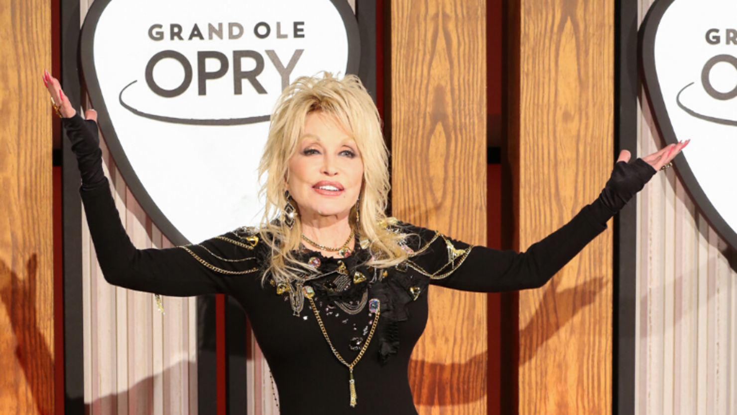 Dolly Parton Sings 'Jolene,' '9 To 5' At Opry 50th Anniversary Special