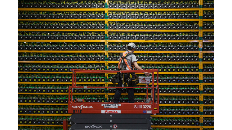 TOPSHOT-CANADA-ECONOMY-COMPUTER MINING-BITCOINS