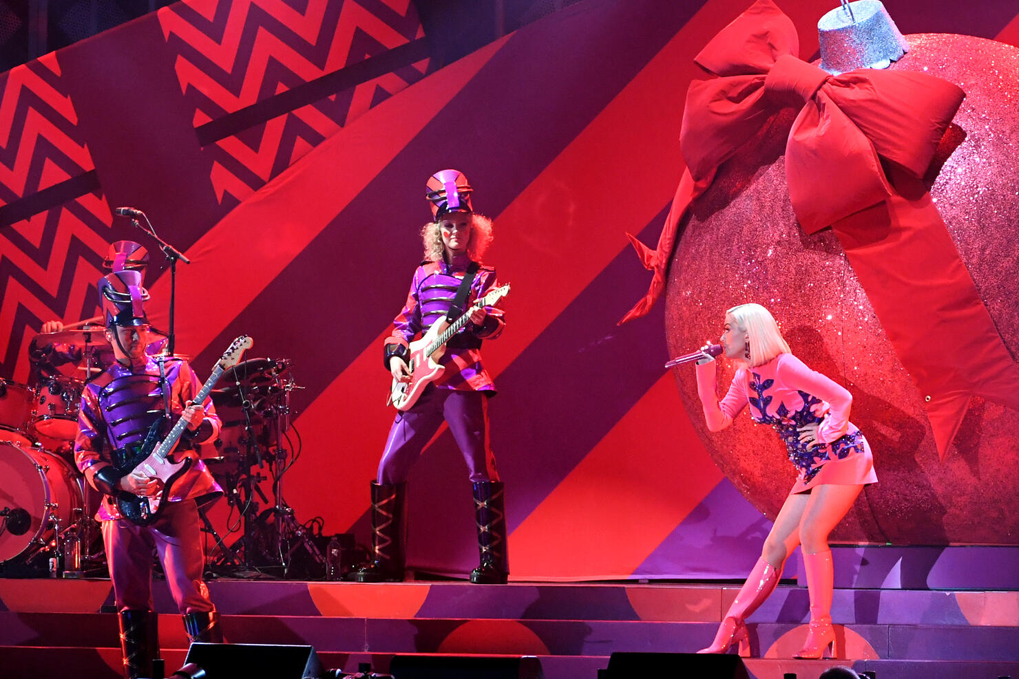102.7 KIIS FM Jingle Ball – SHOW