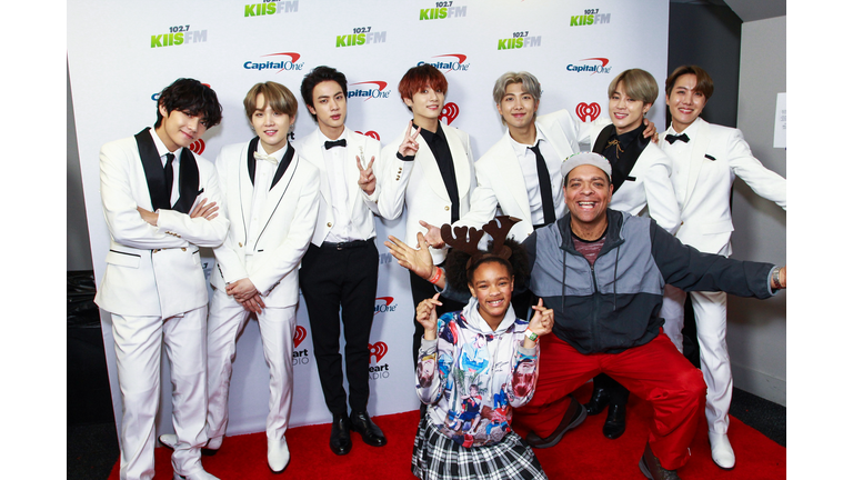 eskalere ost åbning BTS Meets Fans Backstage at KIIS Jingle Ball: All the Photos | KIIS FM