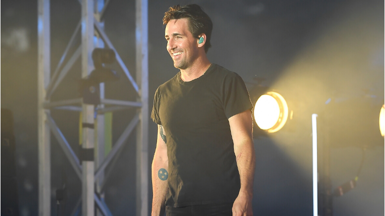 Jake Owen Announces Headlining 2020 Acoustic Tour