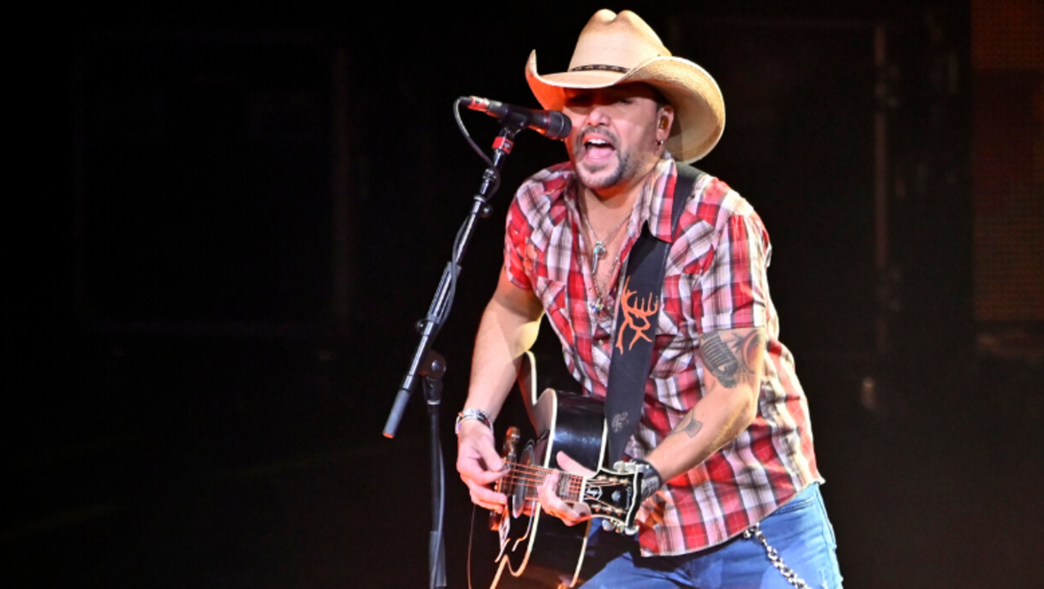 Jason Aldean Pays Tribute To Route 91 Survivor Crowd Surfing In Wheelchair