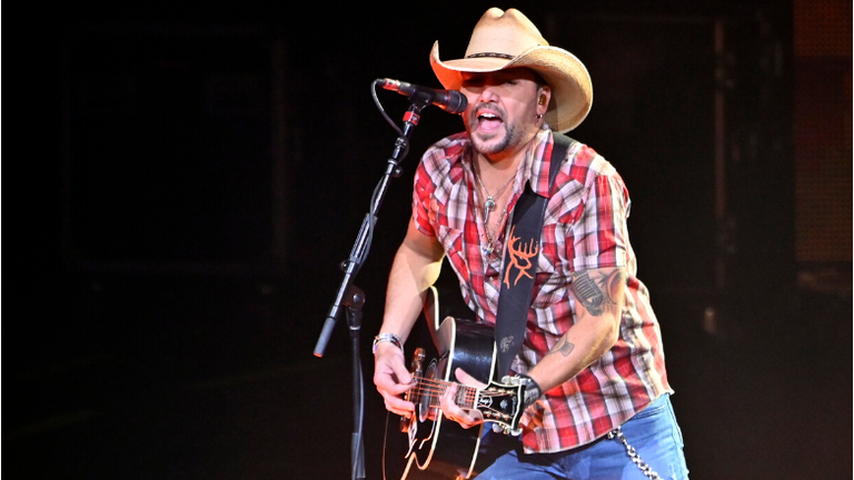 Jason Aldean Pays Tribute To Route 91 Survivor Crowd Surfing In Wheelchair
