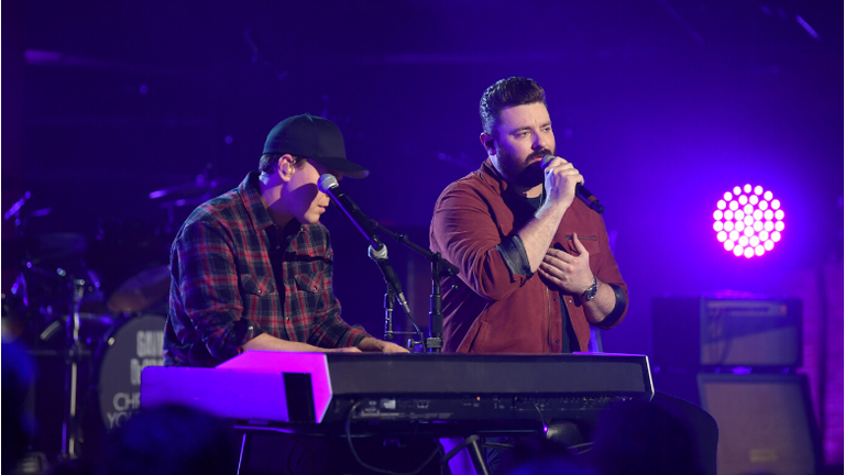 Chris Young And Gavin DeGraw's 'Drowning' Duet Brings Audience To Tears