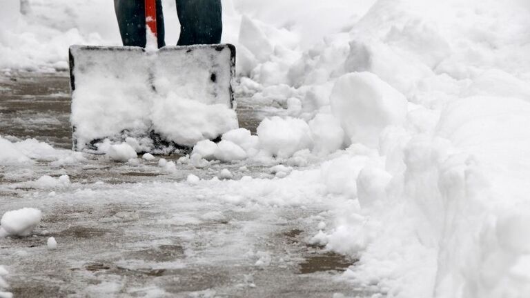 snow shovel generic getty 16:9