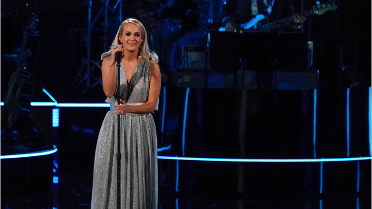 Carrie Underwood Tributes Linda Ronstadt At 2019 Kennedy Center Honors