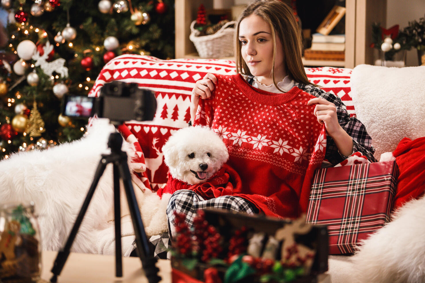 Fashion blogger hosting a Christmas giveaway
