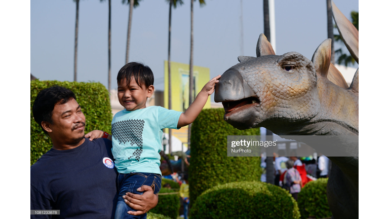 FUNNY BABIES AT THE ZOO.  YOU WILL CHUCKLE AND LAUGH.