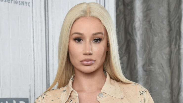 Iggy Azalea Poses In A Tiny Red Bikini Amid Pregnancy ...