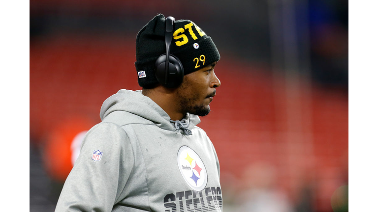 Pittsburgh Steelers v Cleveland Browns