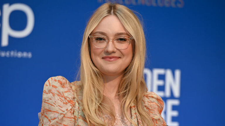 Dakota Fanning Porn - â™« Your Favorites Radio | All your favorite songs and artists