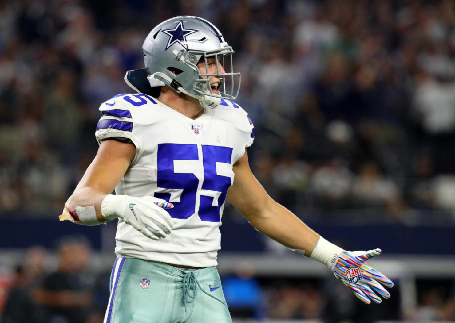 Dallas Cowboys LB Leighton Vander Esch has spinal stenosis