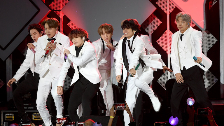 102.7 KIIS FM Jingle Ball ‚Äì SHOW
