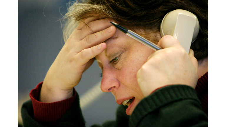 Howard Dean Drops By Des Moines Campaign Headquarters