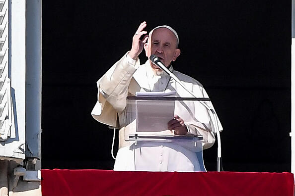 Pope Francis Apologizes For Slapping Woman During New Years Eve - Thumbnail Image