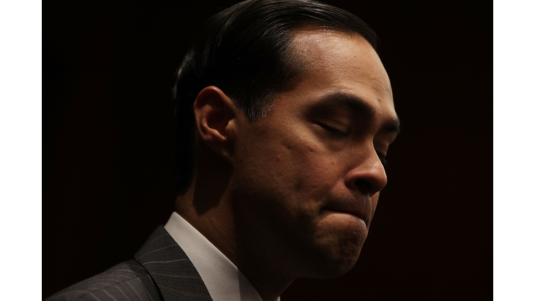 Sen. Chris Murphy (D-CT) And HUD Secretary Julian Castro Meet With Latino Leadership Academy Of Connecticut