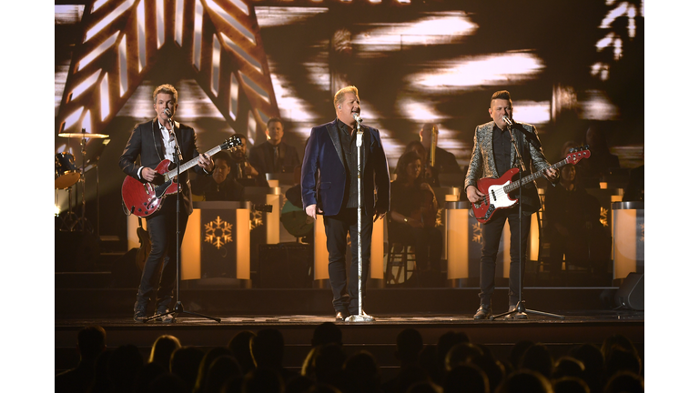 2019 CMA Country Christmas