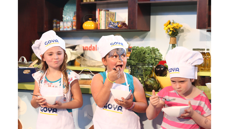Fun And Fit As A Family Sponsored By Carnival Featuring Goya Kidz Kitchen Hosted By Robert Irvine - Food Network South Beach Wine & Food Festival