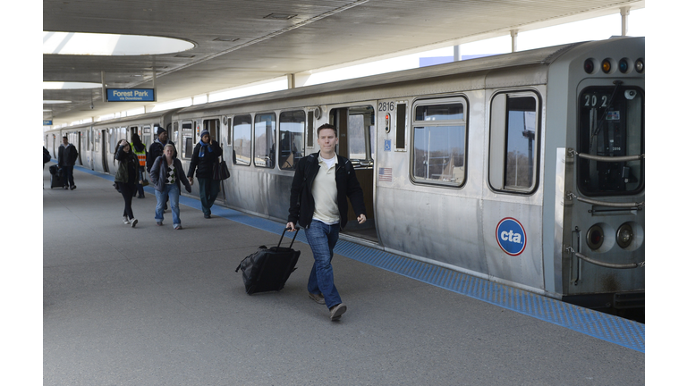 32 Injured As Commuter Train Derails At Chicago's O'Hare Airport