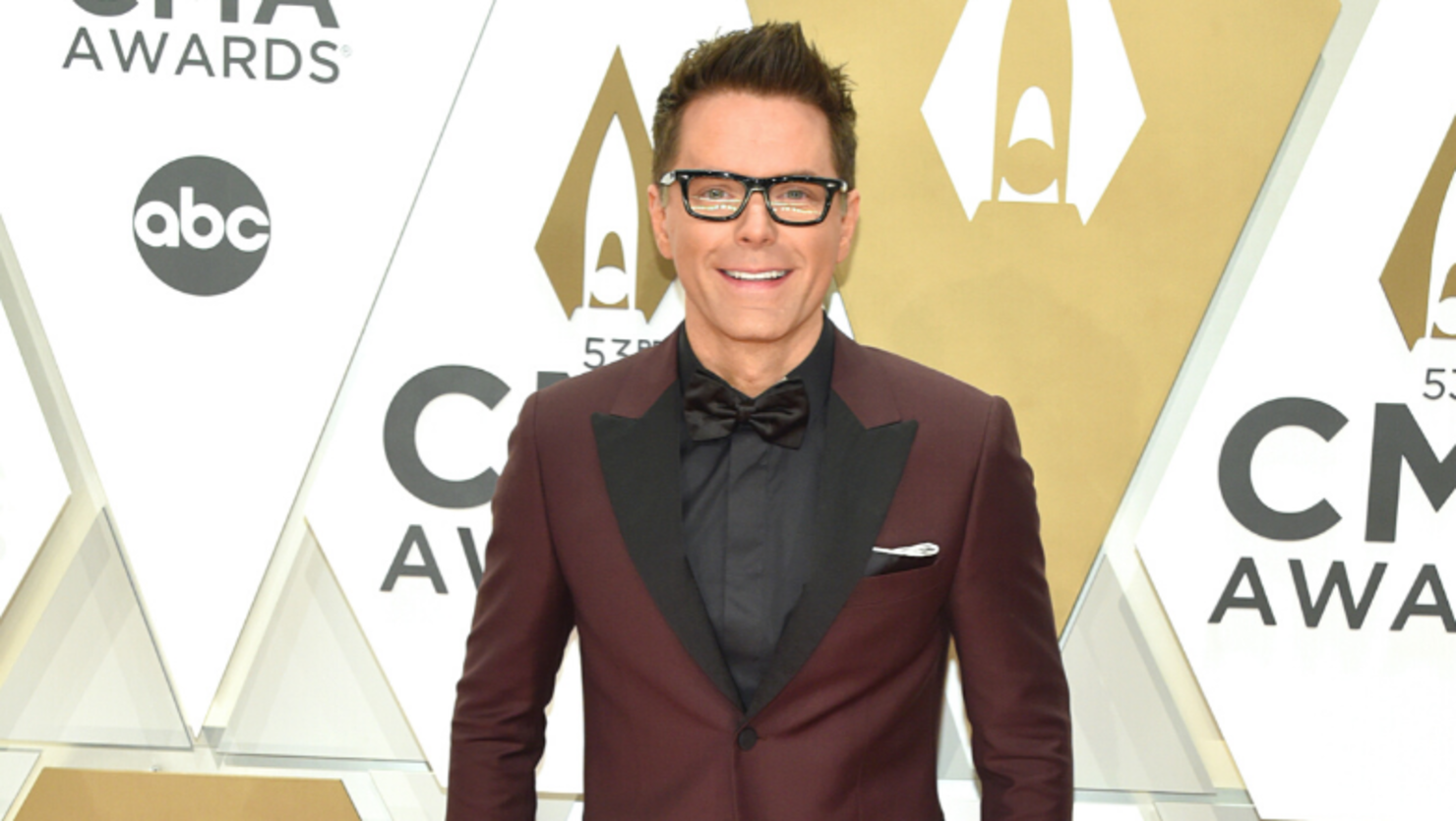 Watch Bobby Bones On 'Running Wild With Bear Grylls' Tomorrow 