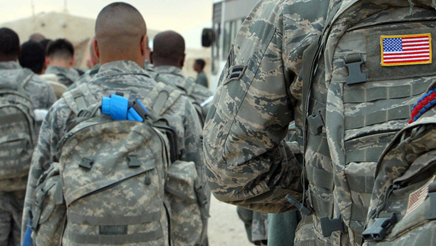 US army soldiers queue to board a plane
